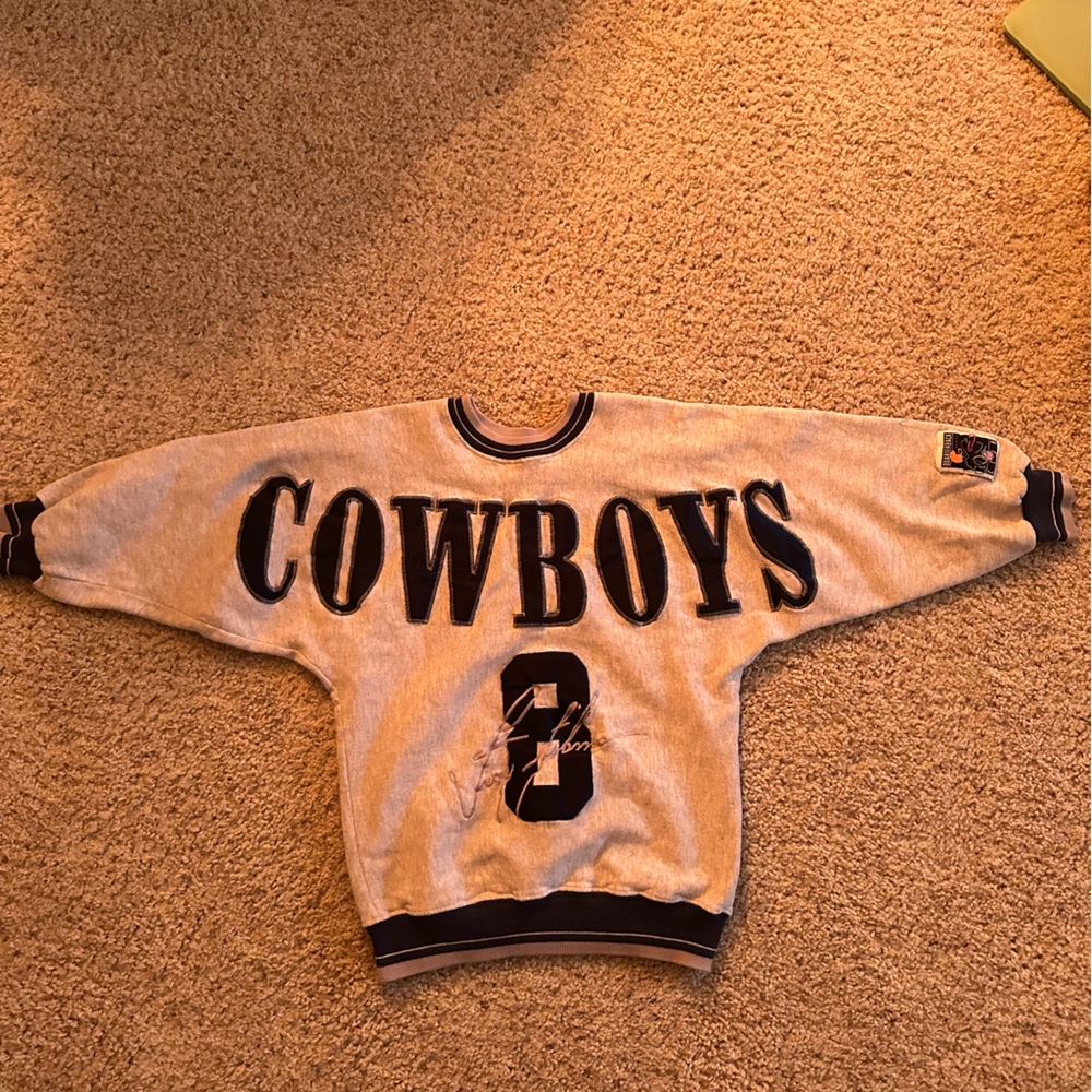 Vintage 90s Dallas Cowboys sweatshirt.